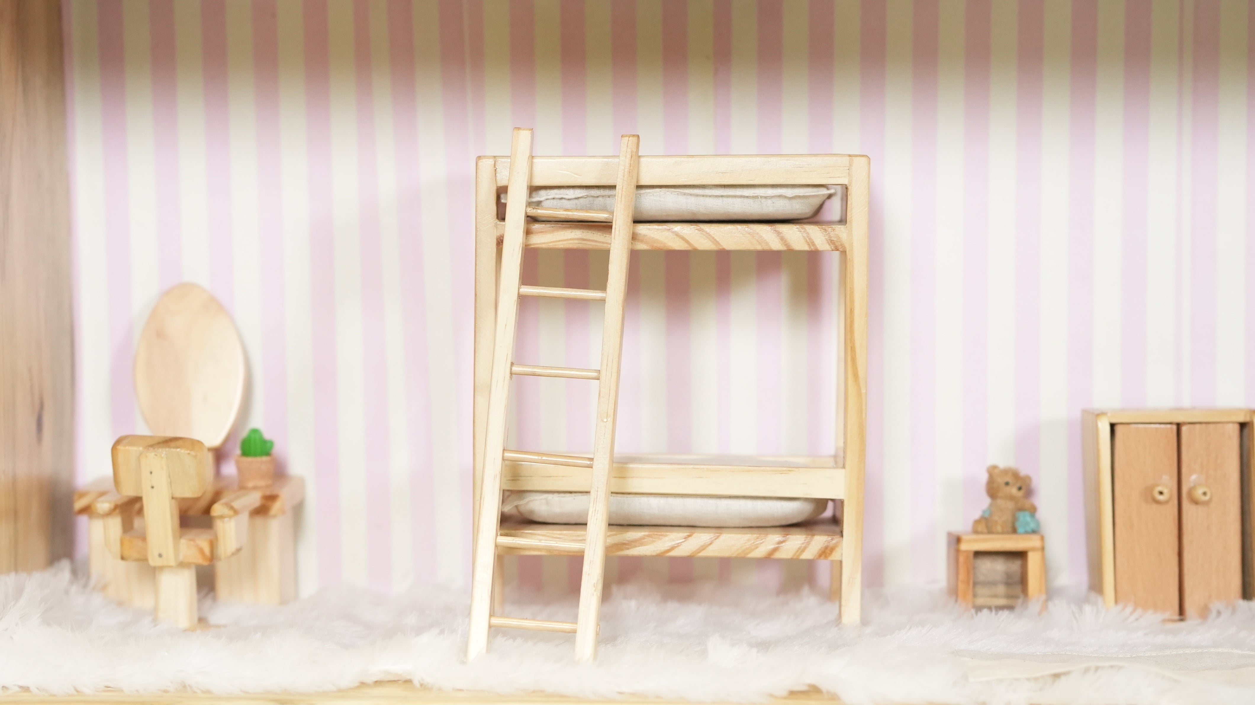 Customise dollhouse