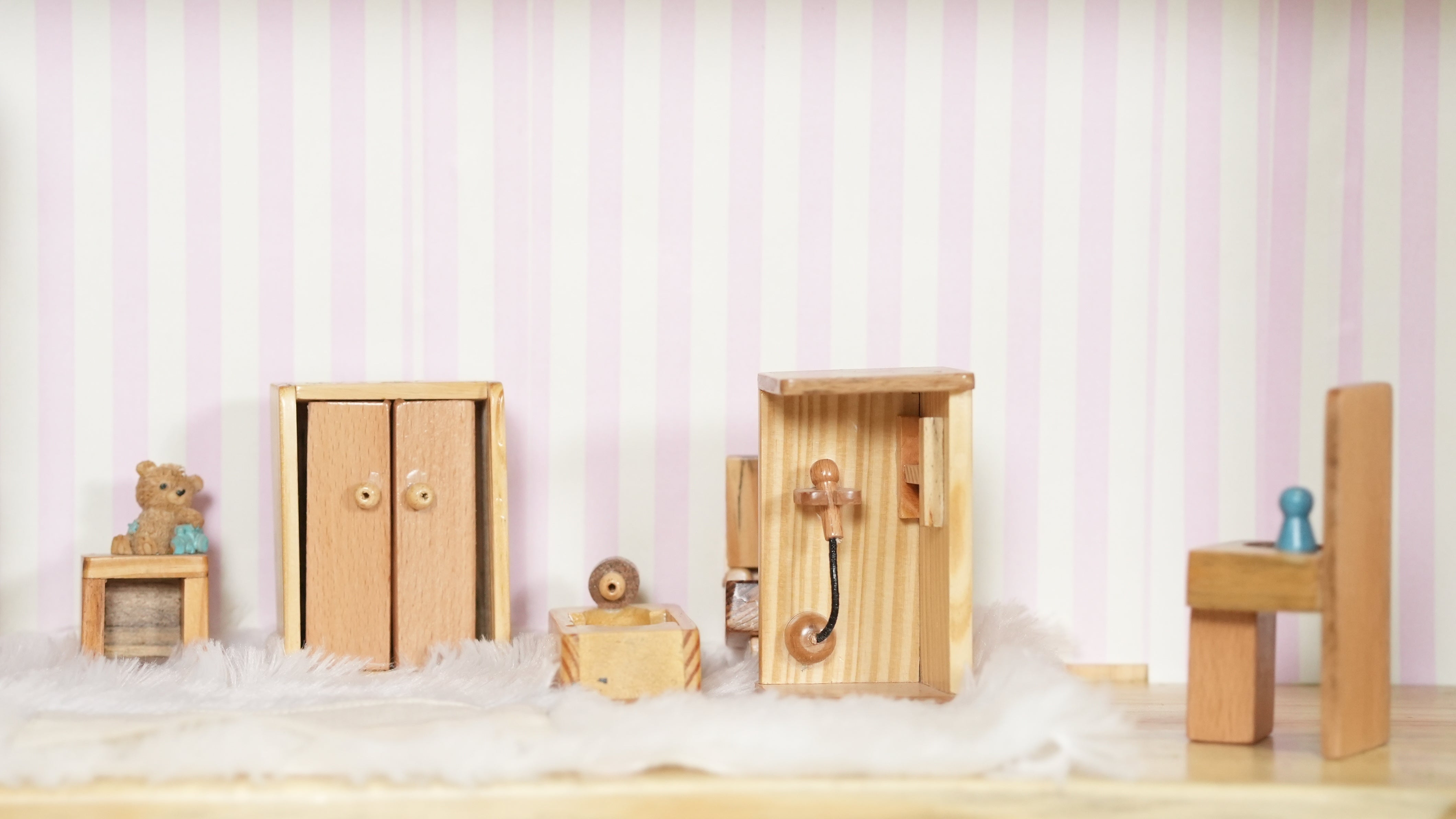 Customise dollhouse
