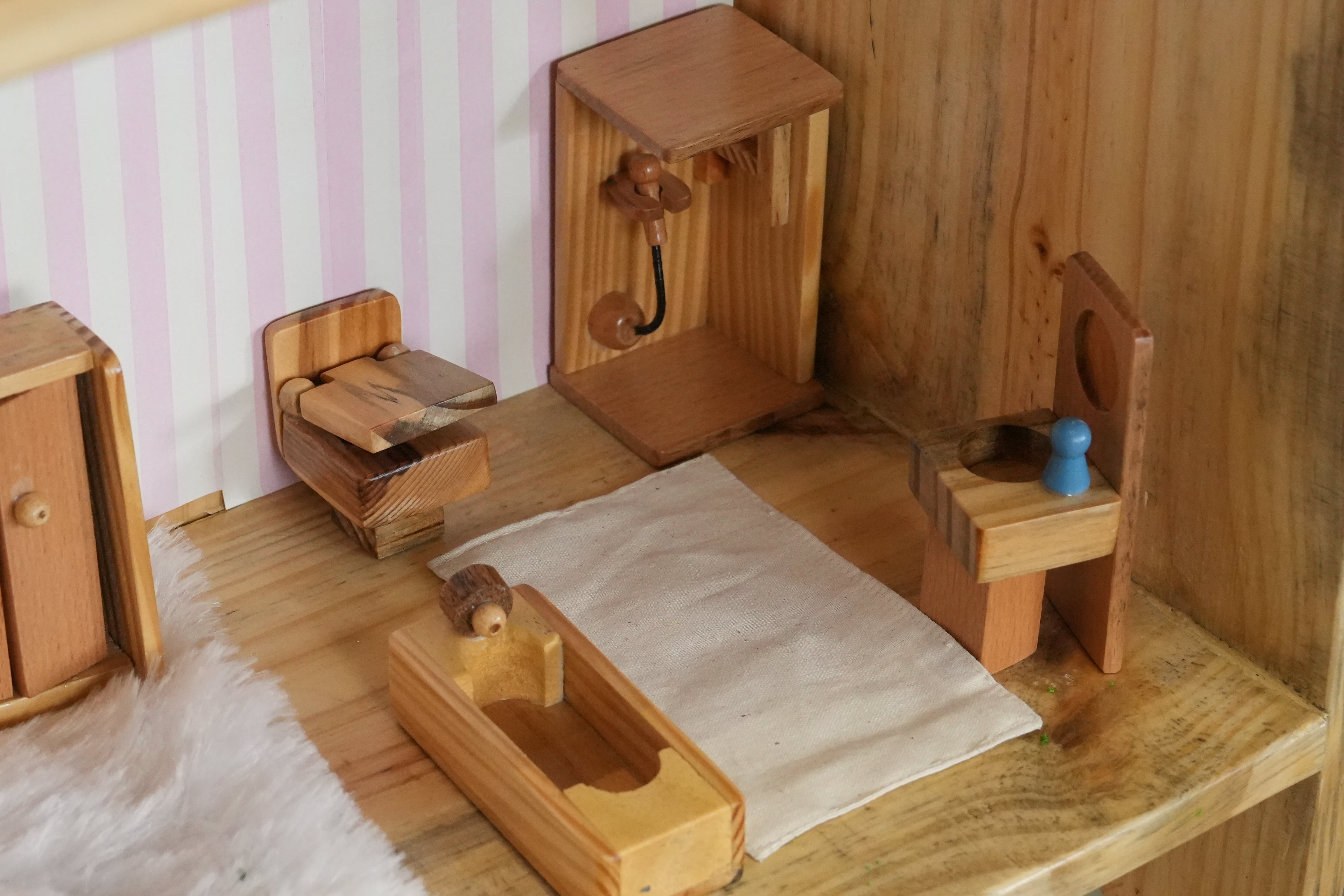 Customise dollhouse